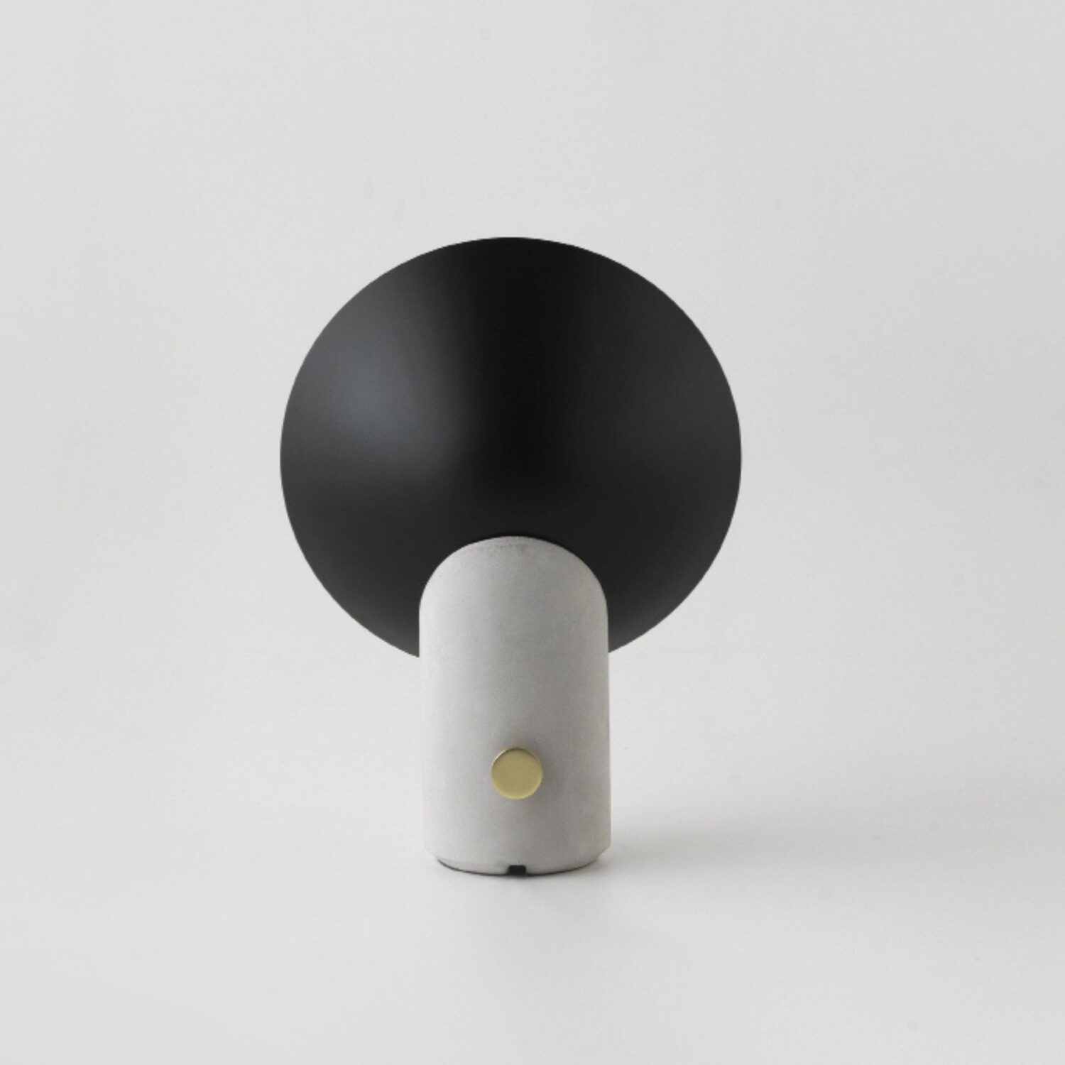 Lampa stołowa Lola Aromas. Dostępna od ręki w naszym sklepie Lampy Ramko na Migdałowej 3 w Warszawie. Odwiedź nasz sklep stacjonarny Lampy Ramko.